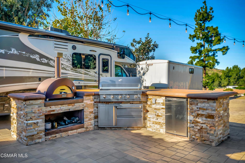 1379 Nonchalant Drive Simi Valley, CA 93065 - Photo 39 of 72