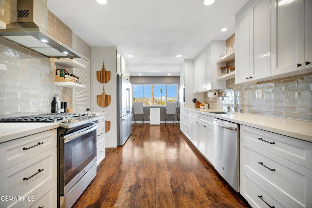 1379 Nonchalant Drive Simi Valley, CA 93065 - Photo 10 of 72