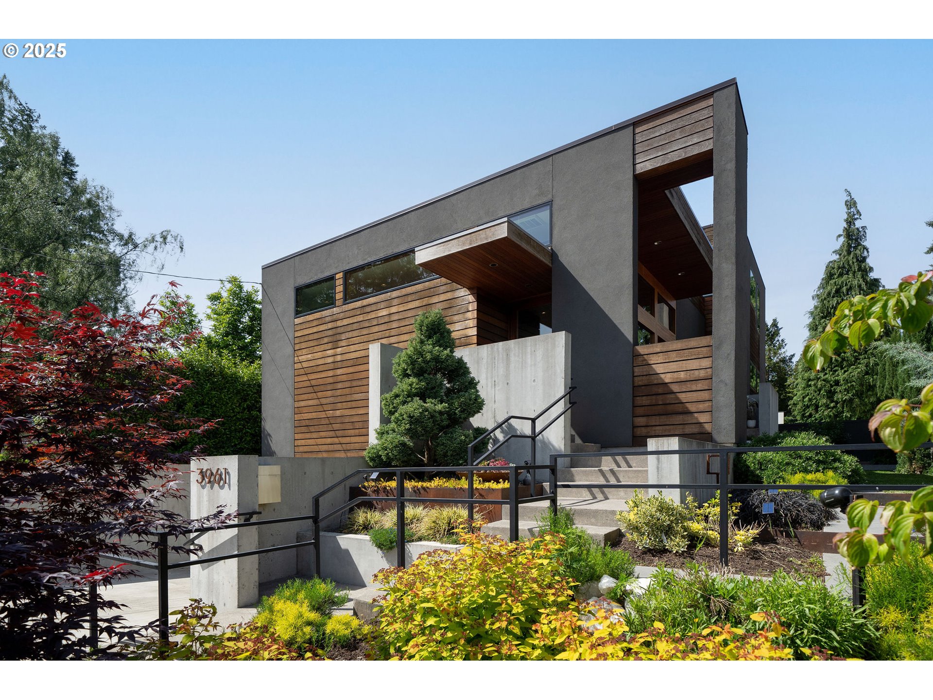 3961 Southeast Berkeley Way Portland, OR 97202 - Photo 4 of 48