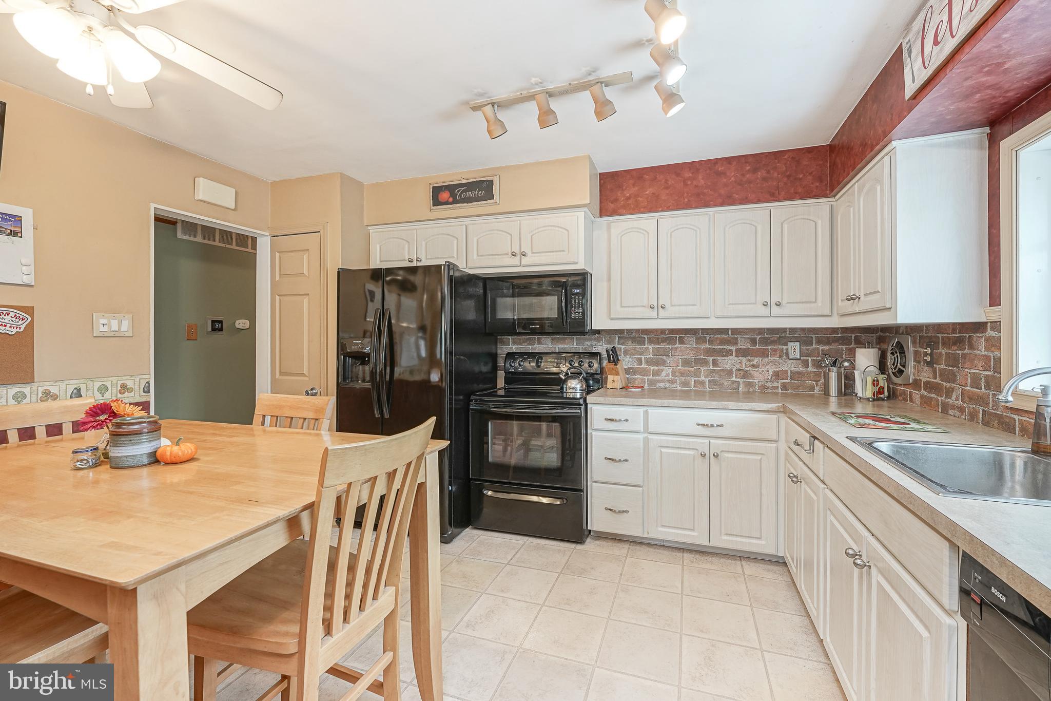 110 Glenbrook Boulevard Mount Laurel, NJ 08054 - Photo 7 of 31