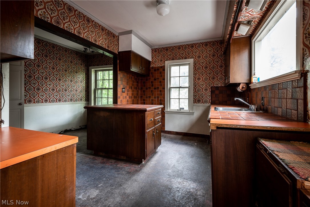 2695 Haddam Road Cleveland, OH 44120 - Photo 10 of 31 Gallery Image 10