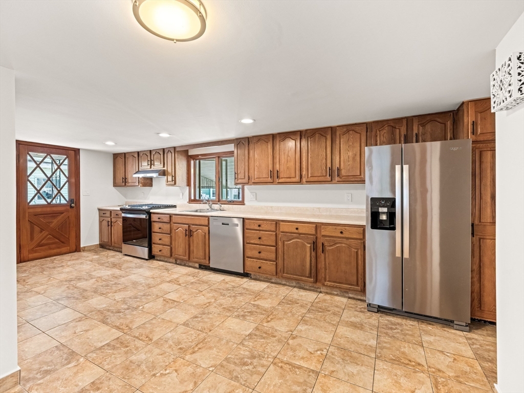 352 R Somerville Avenue Somerville, MA 02143 - Photo 7 of 33