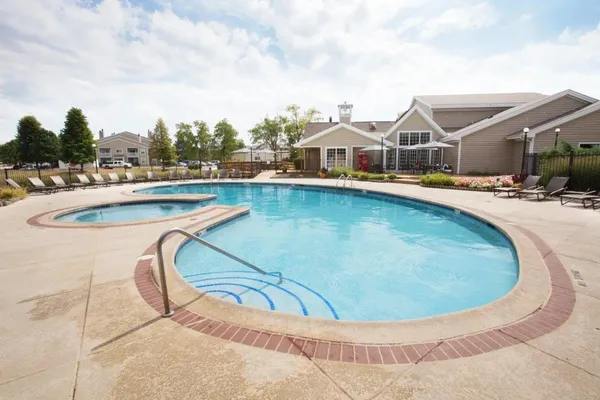 $2,498 | 4212 Chesapeake Drive, Unit 3D, Aurora, IL 60504