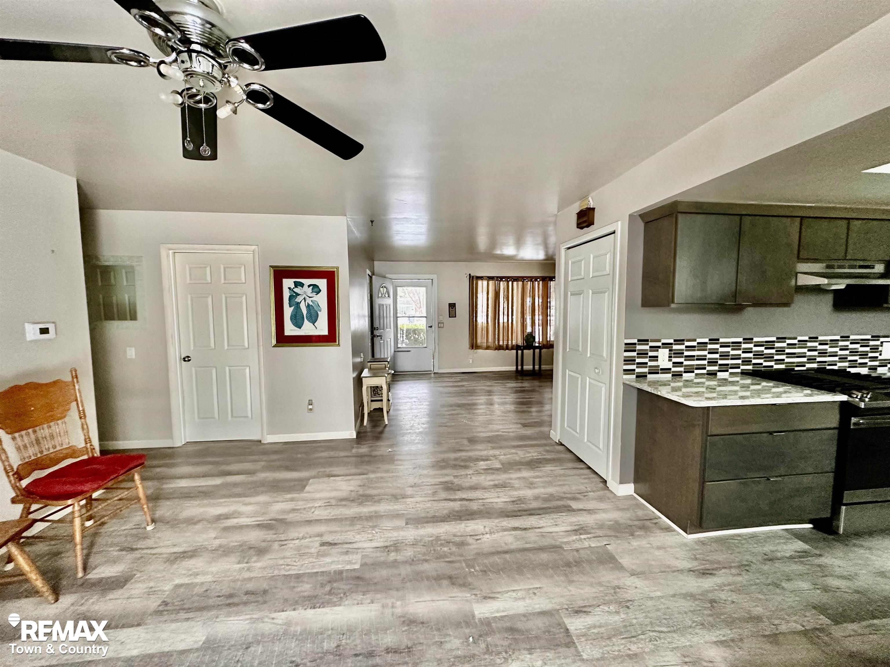5202 North Center Road Flint, MI 48506 - Photo 3 of 19 50167007-38d265be-5e62-4149-9153-8b9f2798c38a.JPG