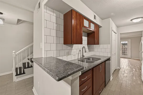 $1,500 | 6631 Wanda Lane, Houston, TX 77074