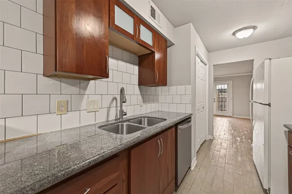 $1,500 | 6631 Wanda Lane, Houston, TX 77074