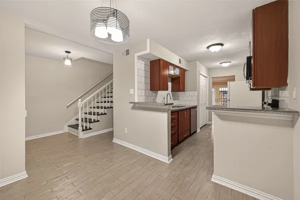 $1,500 | 6631 Wanda Lane, Houston, TX 77074
