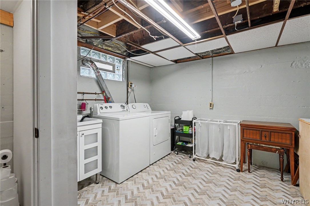 1798 Davis Road West Falls, NY 14170 - Photo 26 of 33 Laundry