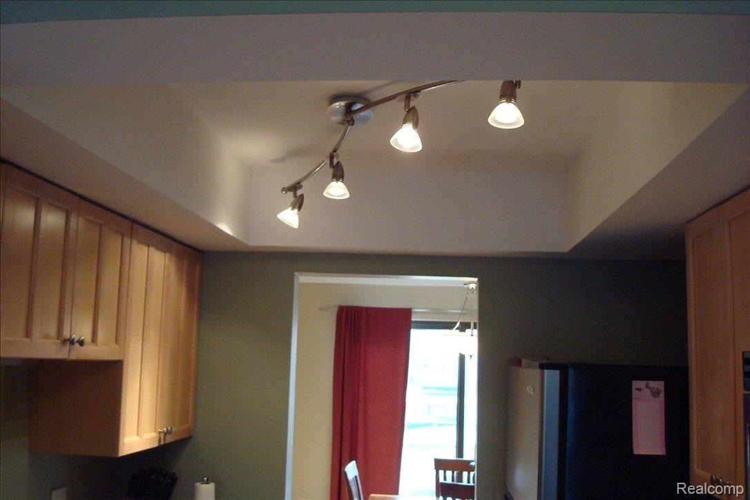 1042 Willow Grove Court, Unit 56 Rochester, MI 48307 - Photo 11 of 13 Track Kitchen Lighting