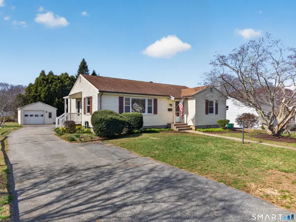 $344,900 | 6 Cedar Street, Waterford, CT 06385