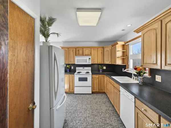 $344,900 | 6 Cedar Street, Waterford, CT 06385