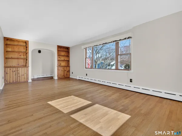 $344,900 | 6 Cedar Street, Waterford, CT 06385
