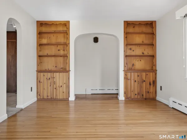 $344,900 | 6 Cedar Street, Waterford, CT 06385