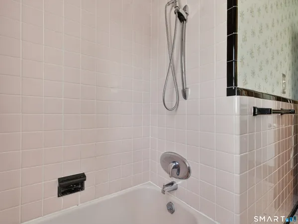 $344,900 | 6 Cedar Street, Waterford, CT 06385