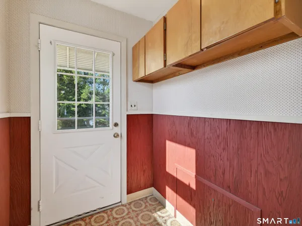 $344,900 | 6 Cedar Street, Waterford, CT 06385