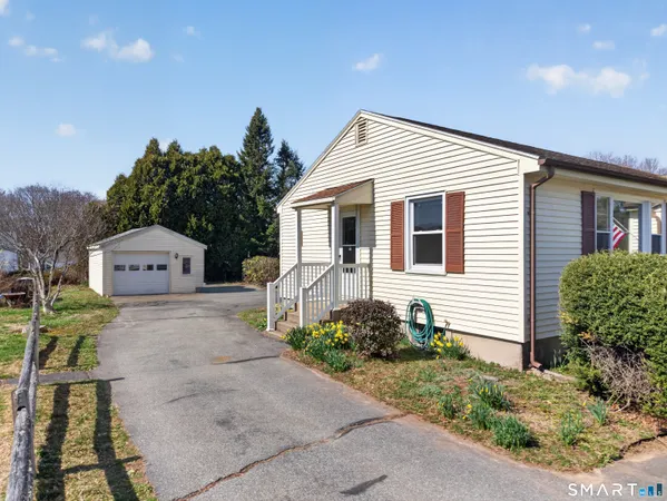 $344,900 | 6 Cedar Street, Waterford, CT 06385