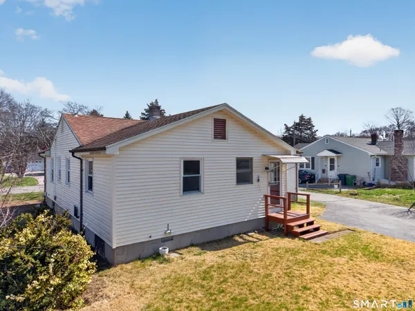 $344,900 | 6 Cedar Street, Waterford, CT 06385