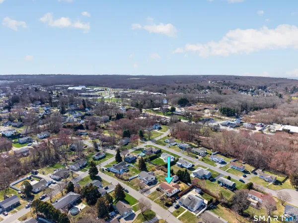 $344,900 | 6 Cedar Street, Waterford, CT 06385