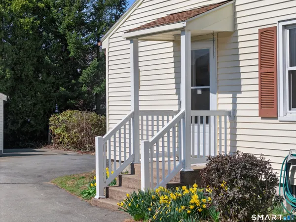 $344,900 | 6 Cedar Street, Waterford, CT 06385