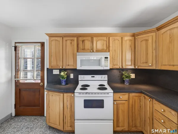 $344,900 | 6 Cedar Street, Waterford, CT 06385