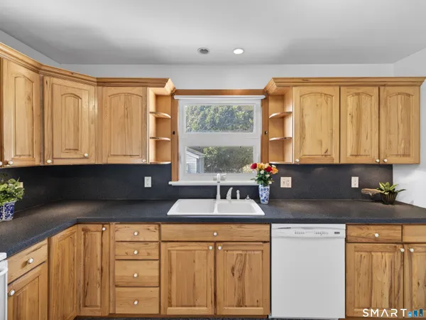 $344,900 | 6 Cedar Street, Waterford, CT 06385