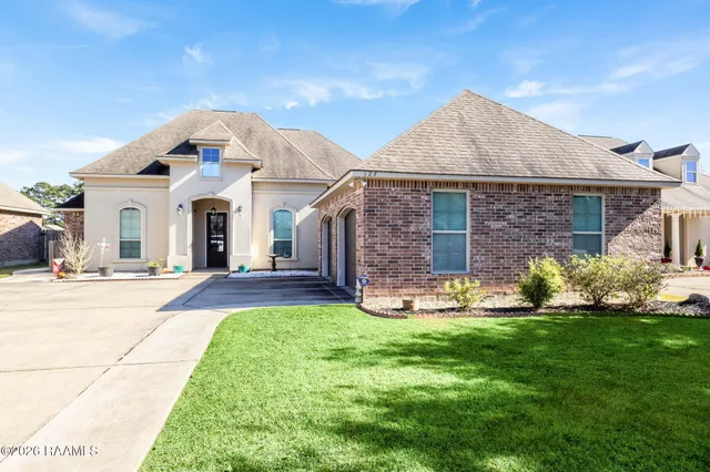$415,000 | 127 Terrace Oak Lane, Broussard, LA 70518