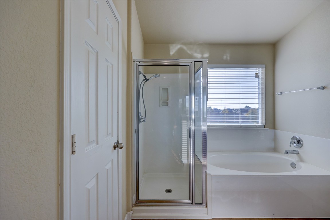 267 Voyager Cove Kyle, TX 78640 - Photo 22 of 40 Separate walk in shower