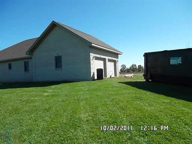 4700 Martin Capac, MI 48014 - Photo 12 of 16 31076382-11.JPG