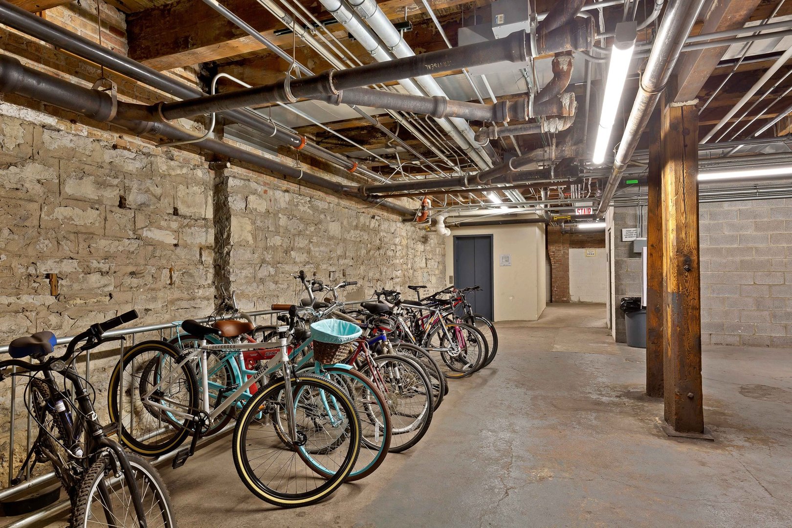 550 West Harrison Street, Unit 453 Chicago, IL 60607 - Photo 14 of 17 a view of an bike storage