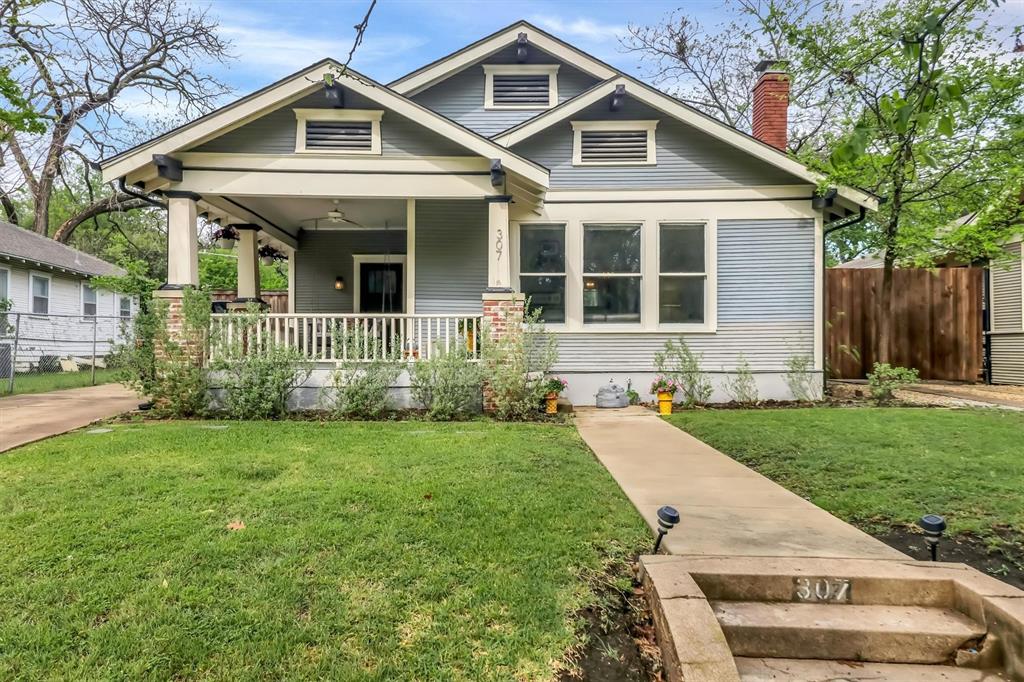 307 North Edgefield Avenue Dallas, TX 75208 - Photo 1 of 28 a front view of a house with a yard
