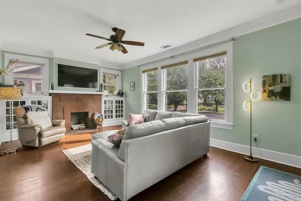 $569,000 | 307 North Edgefield Avenue, Dallas, TX 75208