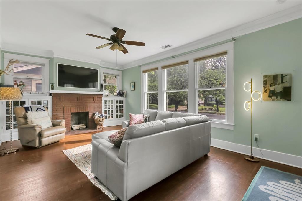 307 North Edgefield Avenue Dallas, TX 75208 - Photo 4 of 28 a living room with furniture a flat screen tv and a fireplace