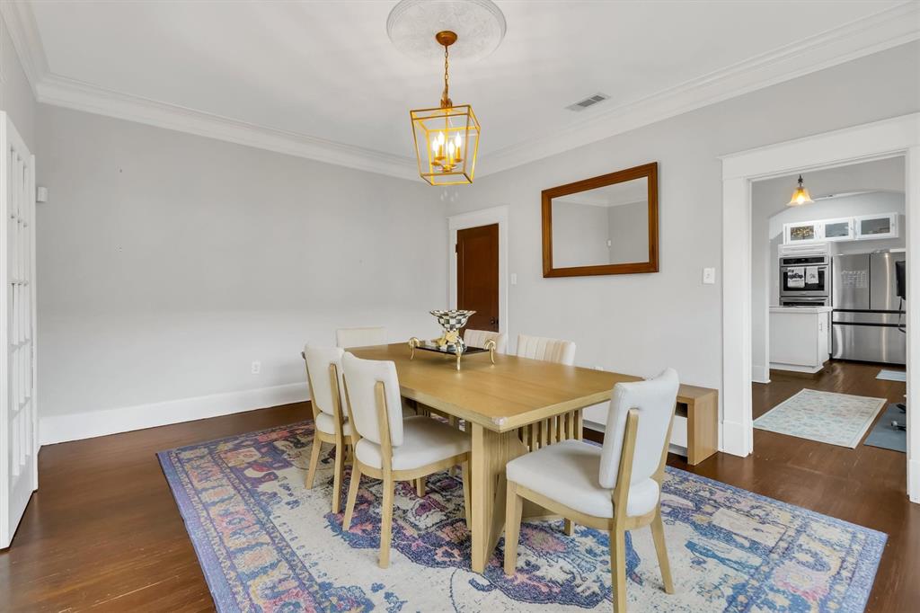 307 North Edgefield Avenue Dallas, TX 75208 - Photo 7 of 28 a view of a dining room with furniture