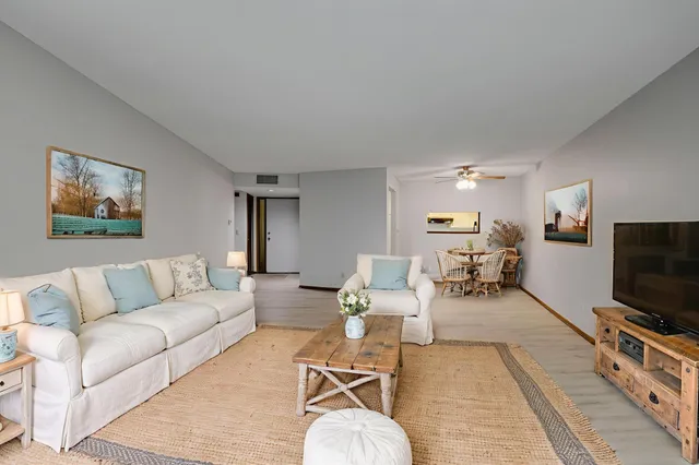 $168,000 | 2485 Canabury Drive, Unit 212, Little Canada, MN 55117