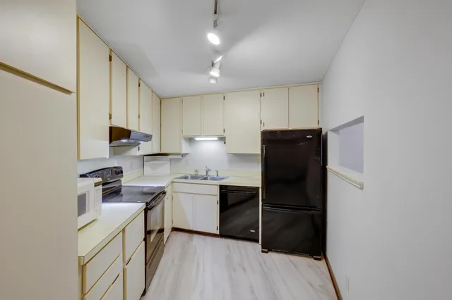 $168,000 | 2485 Canabury Drive, Unit 212, Little Canada, MN 55117