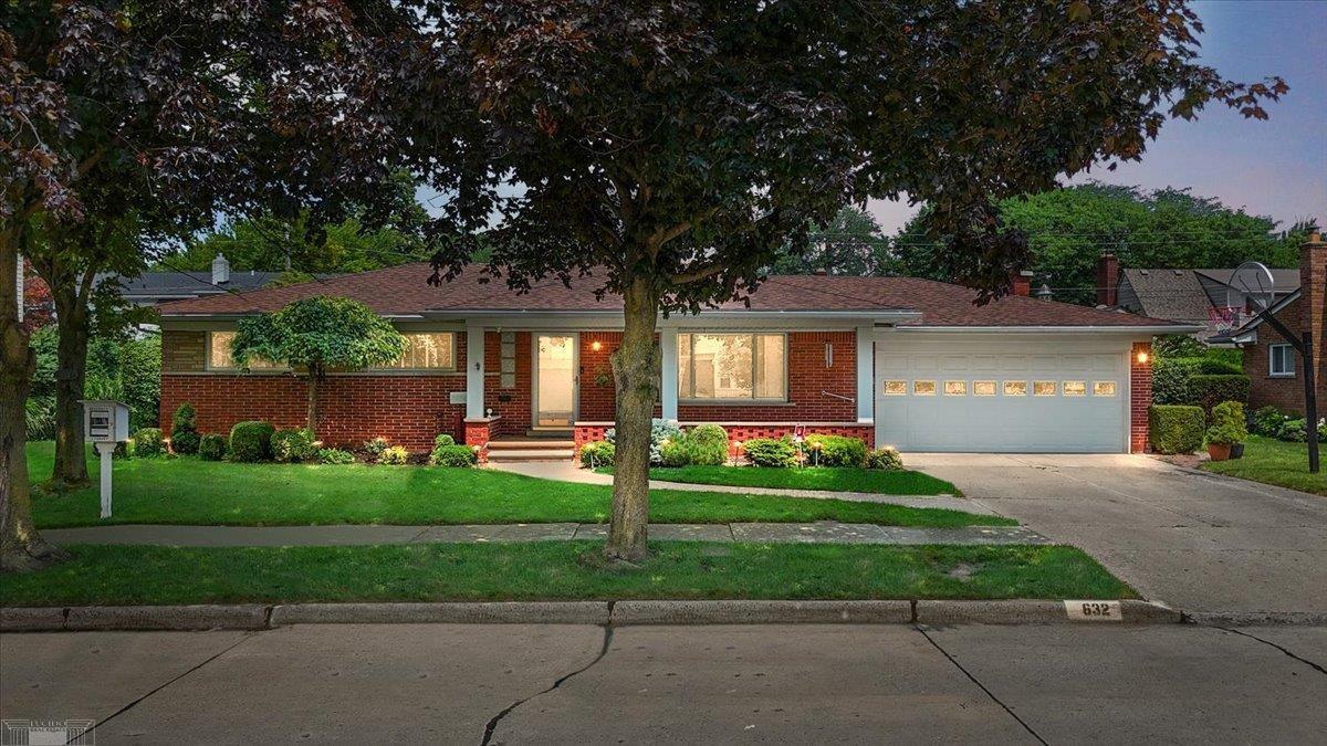 632 South Rosedale Court Grosse Pointe Woods, MI 48236 - Photo 1 of 63