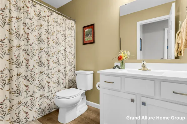 $410,000 | 135 Brynwood Avenue, Holland, MI 49423