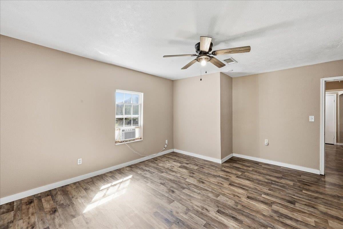 1935 Wescalder Road Beaumont, TX 77707 - Photo 6 of 15 Gallery Image 6