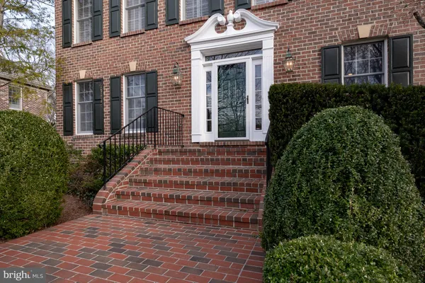 $1,485,000 | 8815 Surrey Court, Alexandria, VA 22309