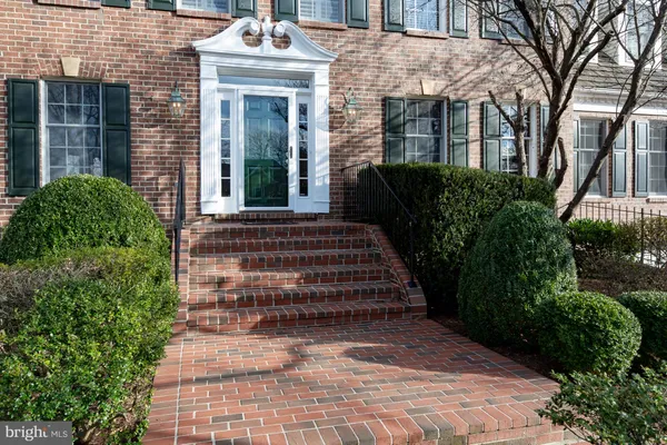 $1,485,000 | 8815 Surrey Court, Alexandria, VA 22309