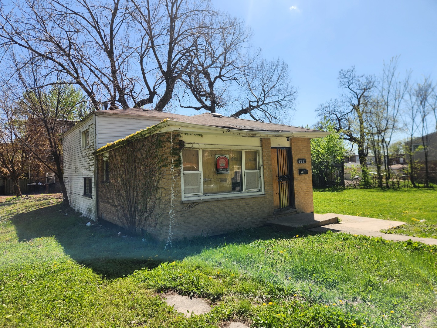 6717 South Rhodes Avenue Chicago, IL 60637 - Photo 2 of 12 Gallery Image 2