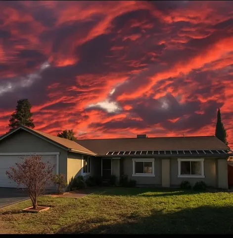 a view of a house with a yard