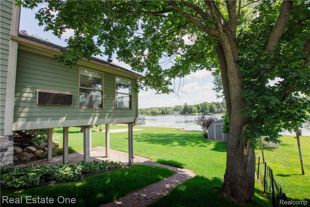 9160 Sashabaw Road Clarkston, MI 48348 - Photo 11 of 49 Lake House (134 of 44).jpg