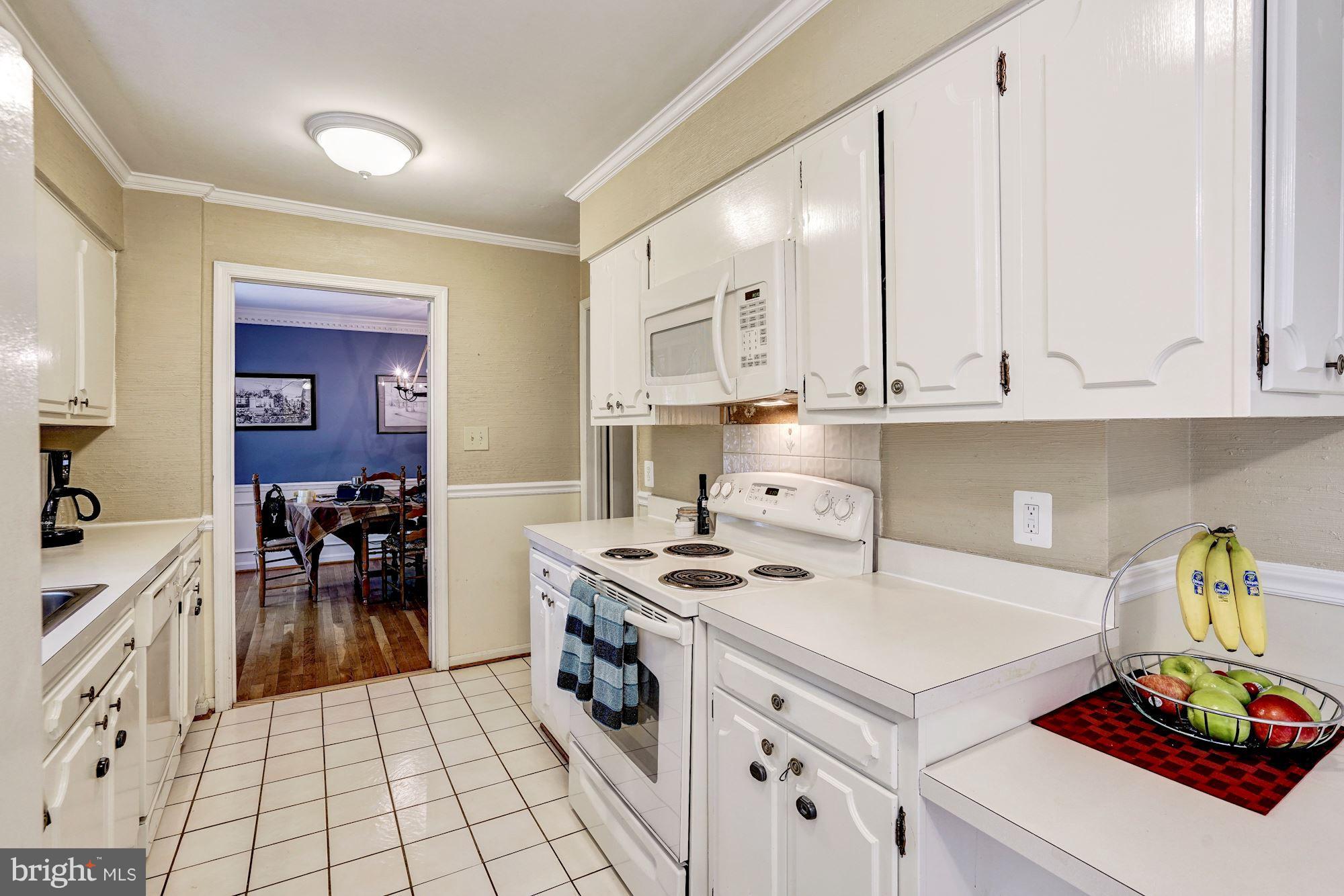 11521 Running Cedar Road Reston, VA 20191 - Photo 11 of 30 Kitchen