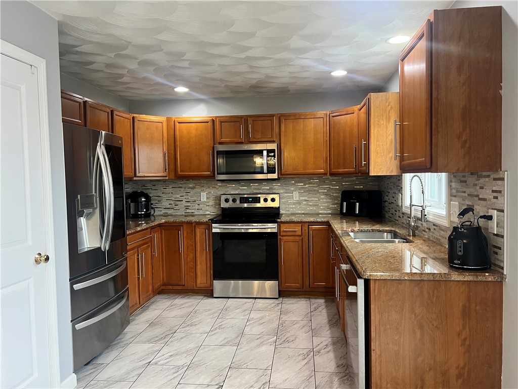 70 Fieldside Drive Woonsocket, RI 02895 - Photo 3 of 16