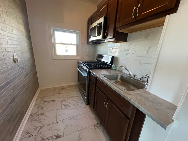 $2,100 | 109 Walker Street, Unit 2, Fall River, MA 02723