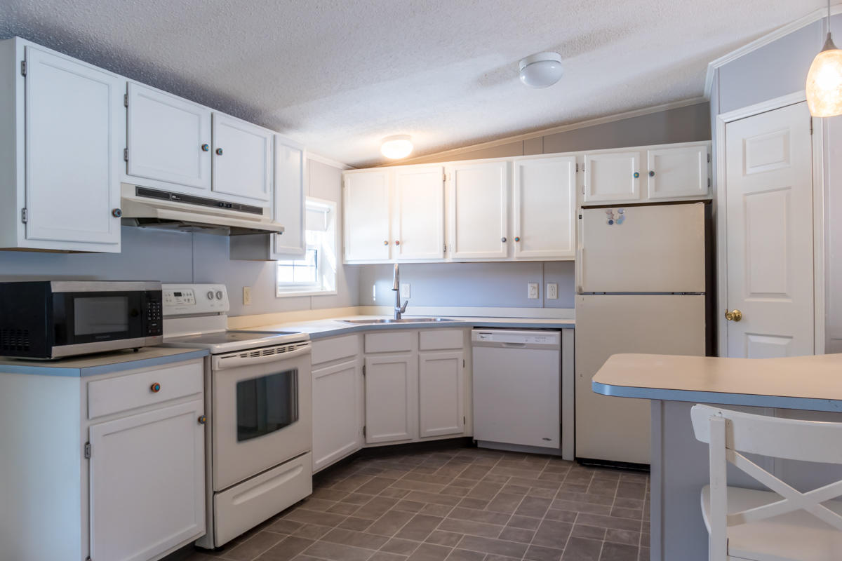 19 Storer Road Brunswick, ME 04011 - Photo 7 of 44 13-Kitchen (5 of 7)