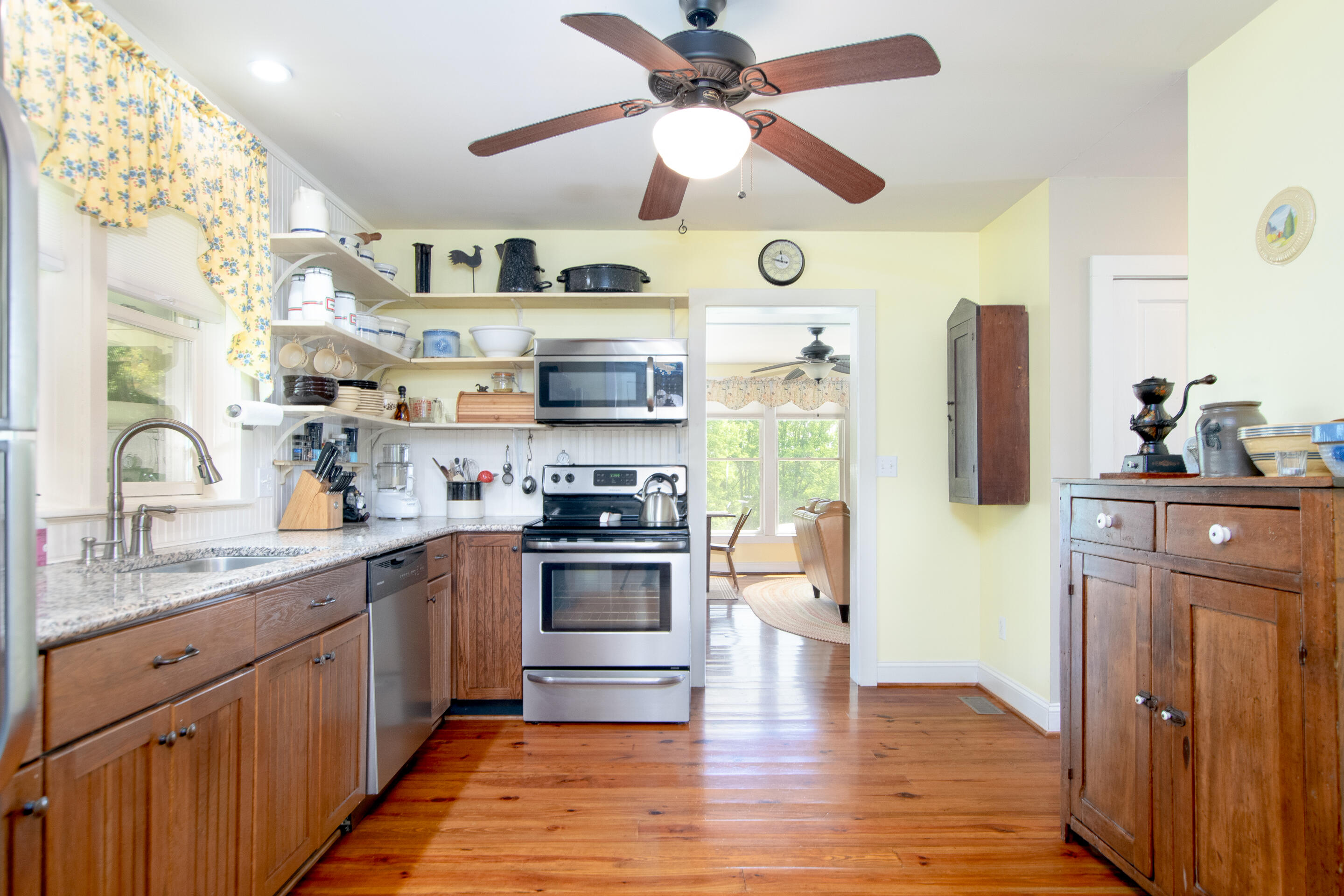 3177 Windsong Road Hiwassee, VA 24347 - Photo 12 of 72 3177-Windsong-Rd-Allisonia-Interior-15