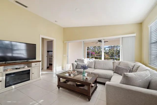 $525,000 | 8991 Southeast Eldorado Way, Hobe Sound, FL 33455