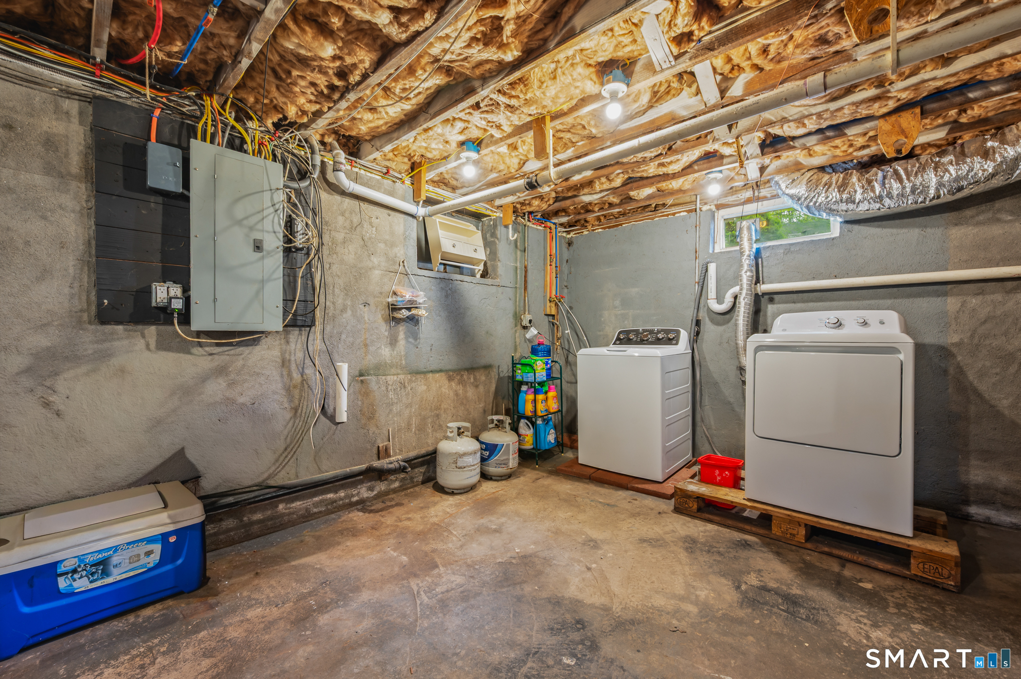 85 Dwight Street Ansonia, CT 06401 - Photo 25 of 40 a utility room with dryer and washer